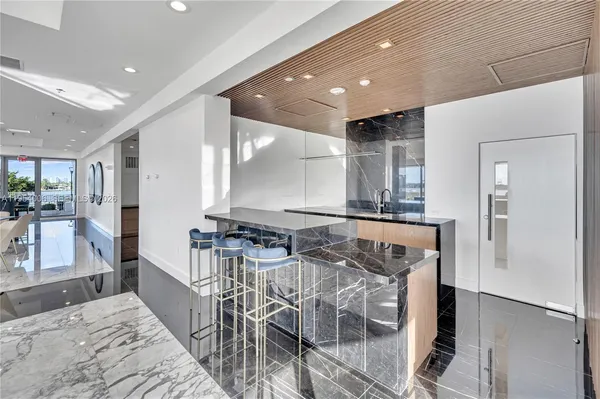 $5,300 | 11 Island Avenue, Unit 1105, Miami Beach, FL 33139