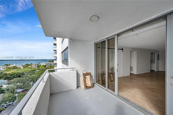 $5,300 | 11 Island Avenue, Unit 1105, Miami Beach, FL 33139