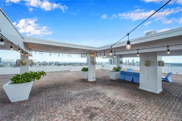 $5,300 | 11 Island Avenue, Unit 1105, Miami Beach, FL 33139