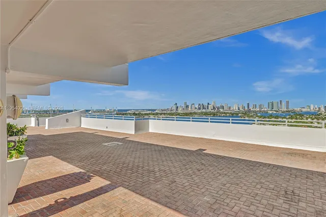 $5,800 | 11 Island Avenue, Unit 1105, Miami Beach, FL 33139
