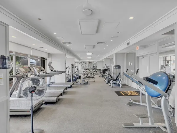 $5,300 | 11 Island Avenue, Unit 1105, Miami Beach, FL 33139