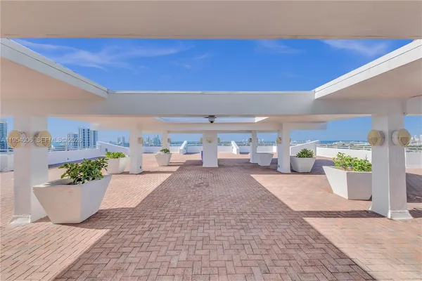 $5,300 | 11 Island Avenue, Unit 1105, Miami Beach, FL 33139
