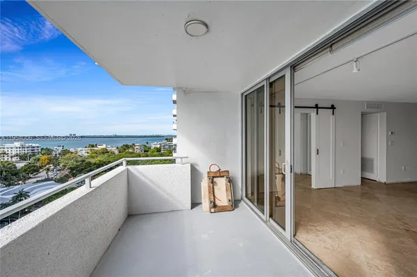 $5,300 | 11 Island Avenue, Unit 1105, Miami Beach, FL 33139