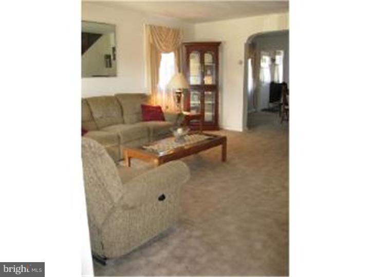 849 Medway Road Philadelphia, PA 19115 - Photo 4 of 20