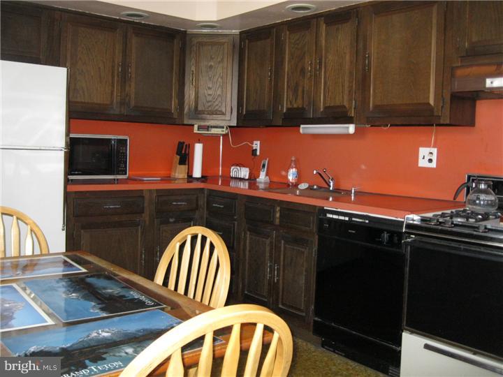 849 Medway Road Philadelphia, PA 19115 - Photo 10 of 20