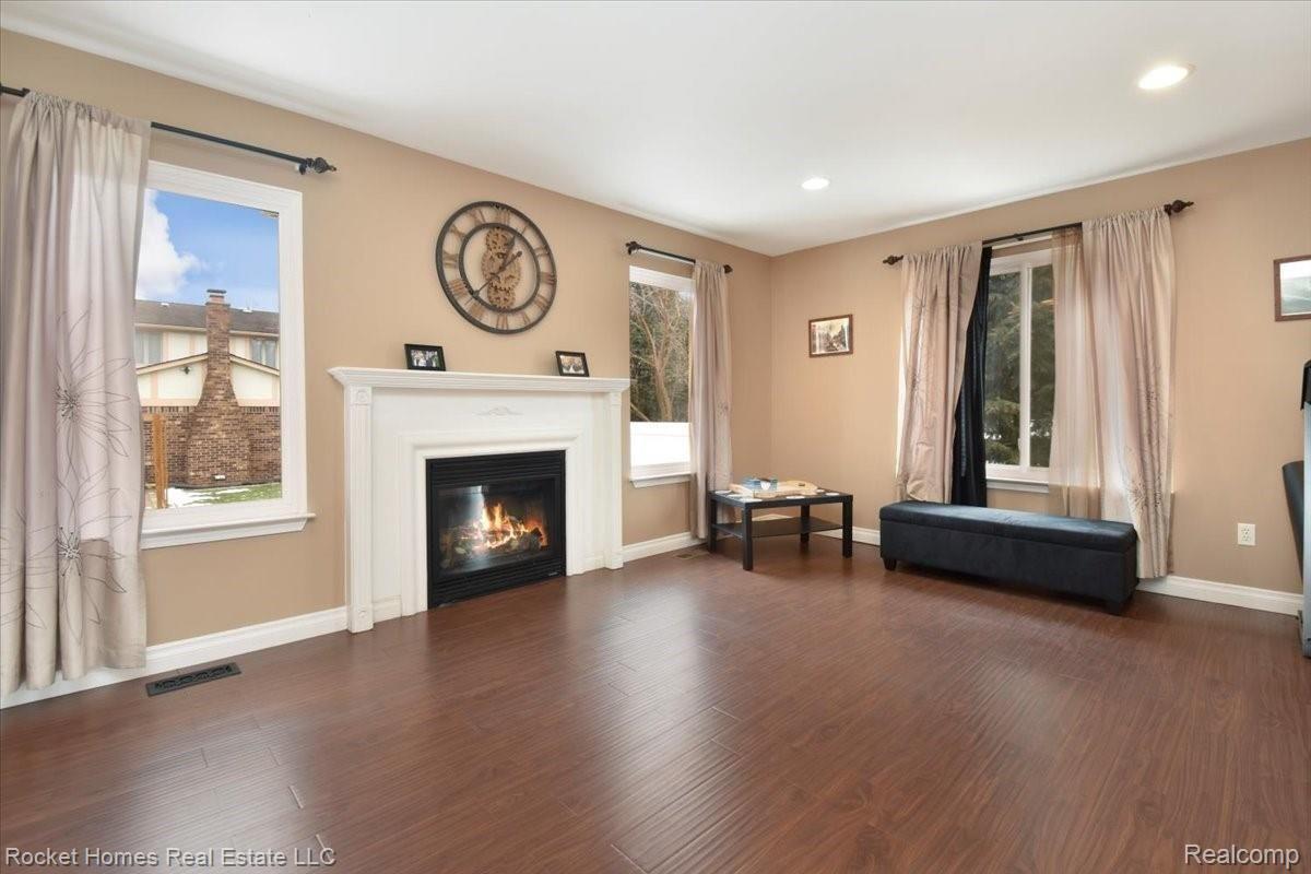 42691 Proctor Road Canton, MI 48188 - Photo 20 of 47 20-Family Room.jpg