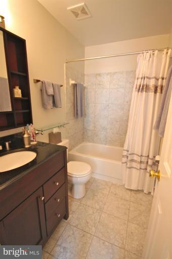 1807 California Street Northwest, Unit 101 Washington, DC 20009 - Photo 6 of 27 Bath