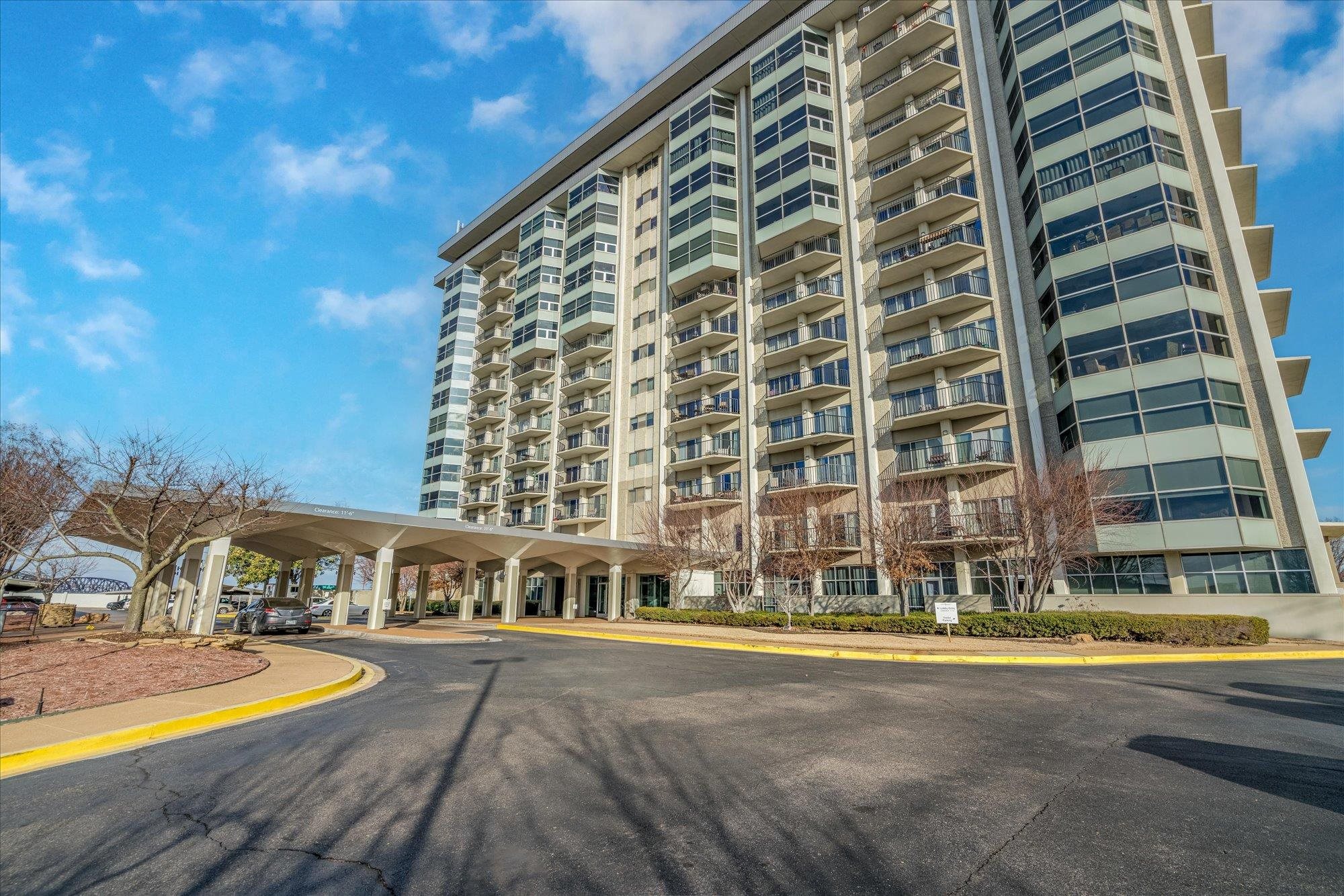 655 Riverside Drive, Unit 904B Memphis, TN 38103 - Photo 2 of 39 a view of a large building
