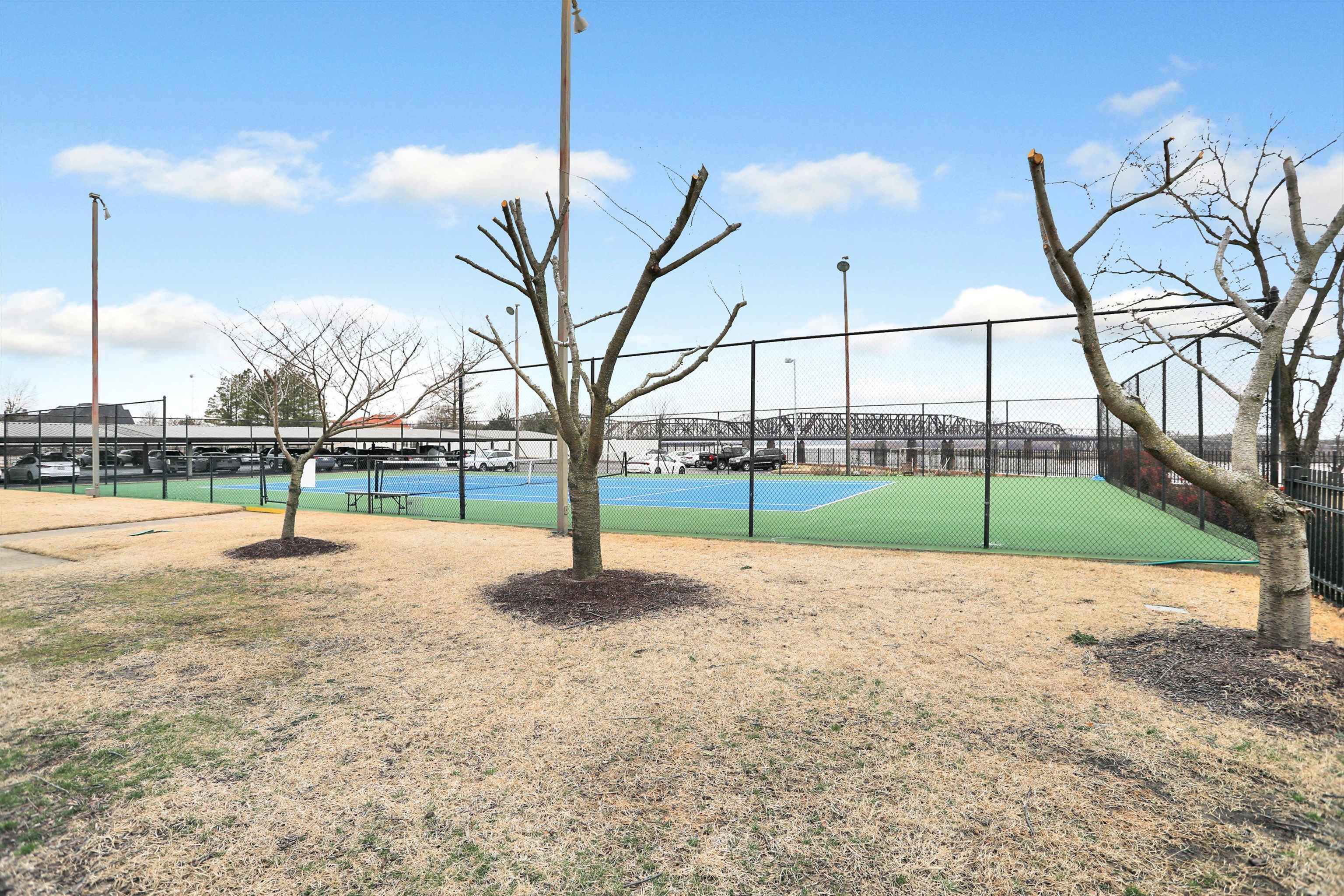 655 Riverside Drive, Unit 904B Memphis, TN 38103 - Photo 31 of 39 a view of a park