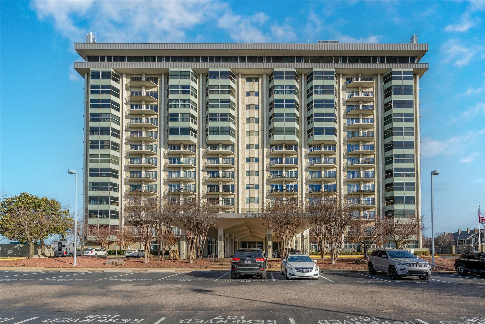 655 Riverside Drive, Unit 904B Memphis, TN 38103 - Photo 36 of 39 a building view