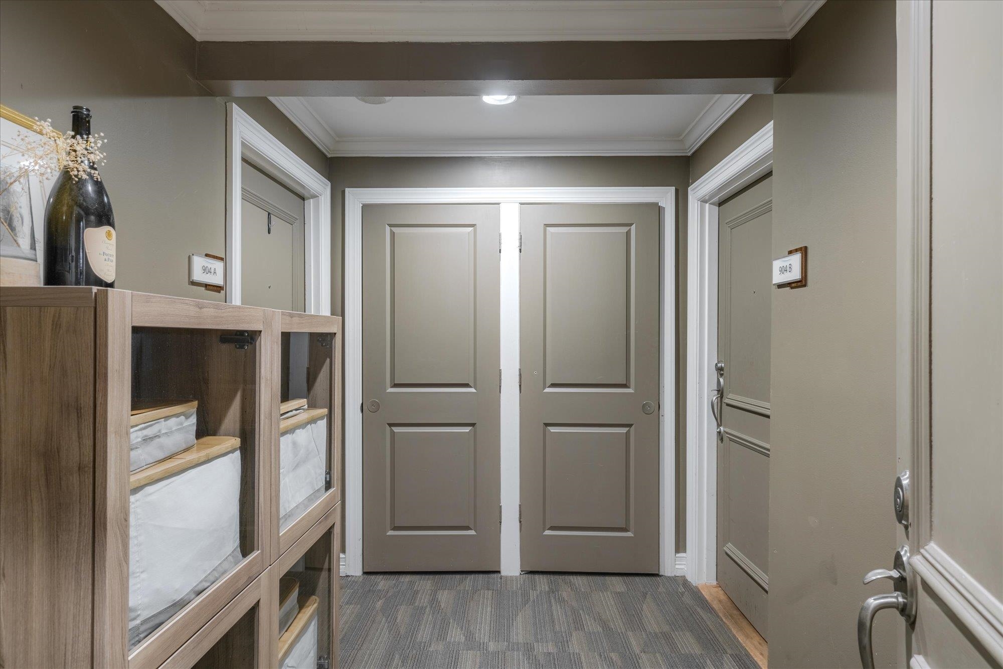 655 Riverside Drive, Unit 904B Memphis, TN 38103 - Photo 7 of 39 a view of walk in closet