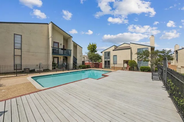 $1,900 | 7175 Fair Oaks Avenue, Unit 60, Dallas, TX 75231