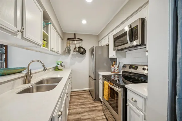 $1,900 | 7175 Fair Oaks Avenue, Unit 60, Dallas, TX 75231