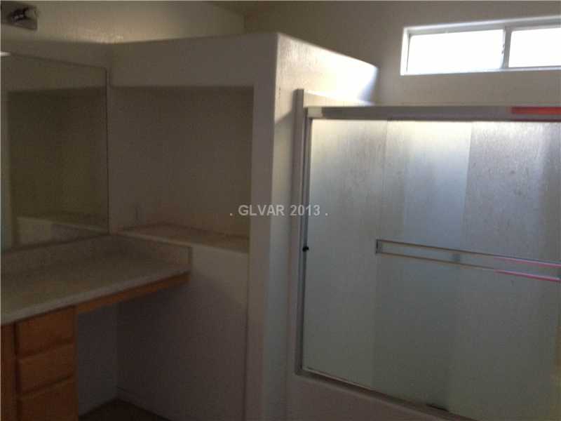 9468 Plover Falls Avenue Las Vegas, NV 89149 - Photo 8 of 10 Bathroom.