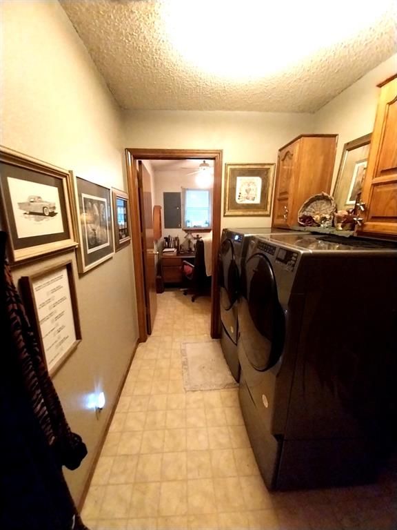 4415 Smallwood Road Reno, TX 75462 - Photo 11 of 39 a living room with furniture and a window