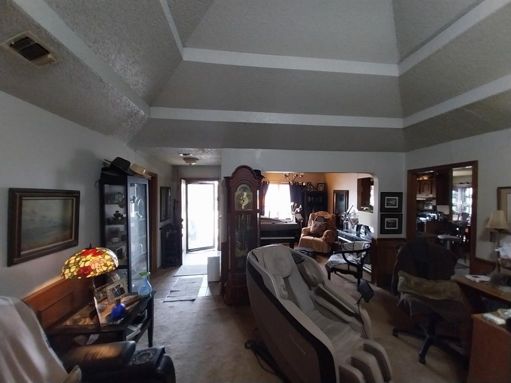 4415 Smallwood Road Reno, TX 75462 - Photo 12 of 39 a living room filled with furniture