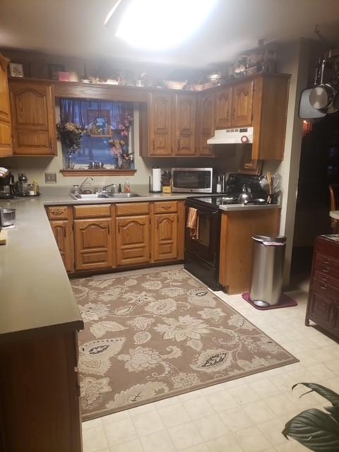 4415 Smallwood Road Reno, TX 75462 - Photo 23 of 39 a kitchen with a sink stove and refrigerator
