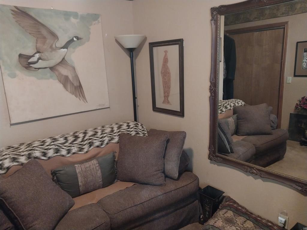 4415 Smallwood Road Reno, TX 75462 - Photo 25 of 39 a living room with furniture and a window