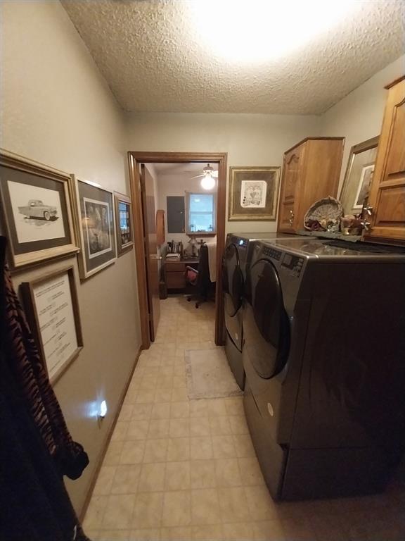 4415 Smallwood Road Reno, TX 75462 - Photo 29 of 39 a living room with furniture and window