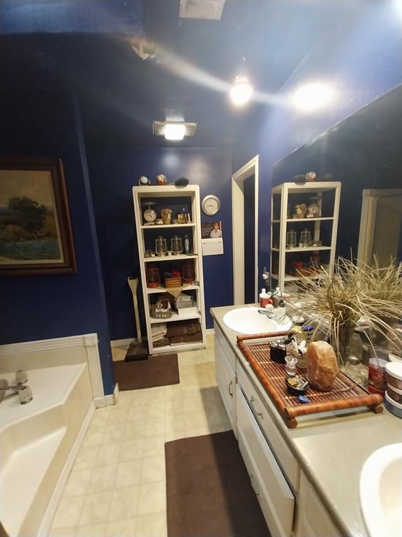 4415 Smallwood Road Reno, TX 75462 - Photo 34 of 39 a kitchen that has a lot of cabinets in it