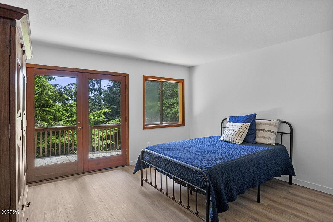 445 Summit View Lane Gleneden Beach, OR 97388 - Photo 43 of 67 Bedroom 3 Downstairs