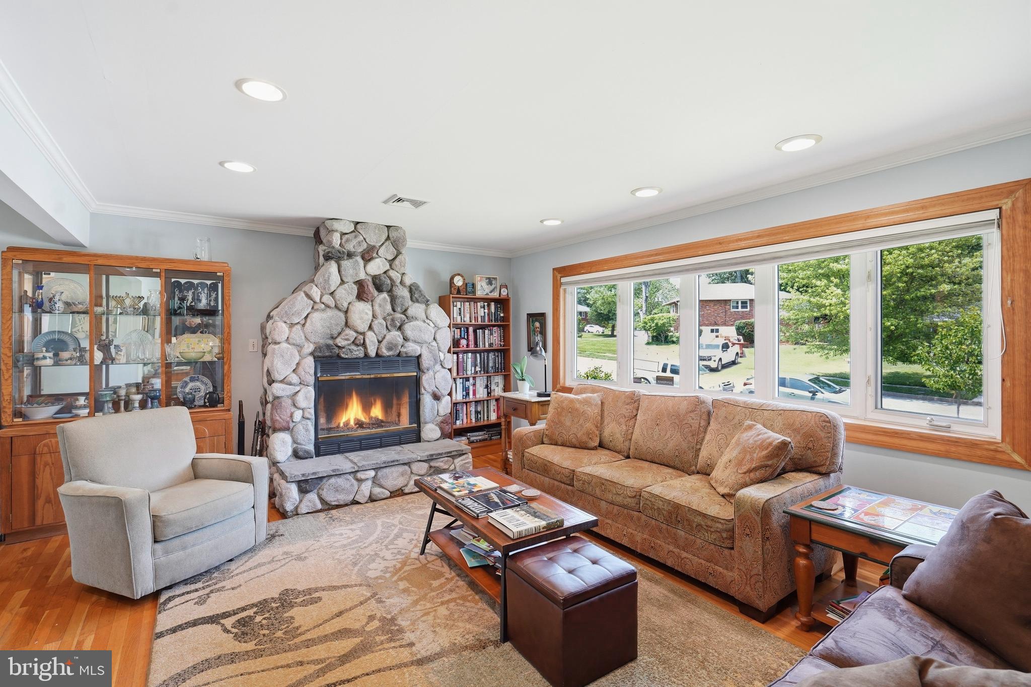 2303 Farringdon Road Baltimore, MD 21209 - Photo 5 of 36 Cozy Up by the Fire