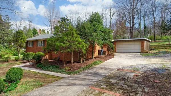 $2,295 | 1804 Strathmore Drive, Greensboro, NC 27410