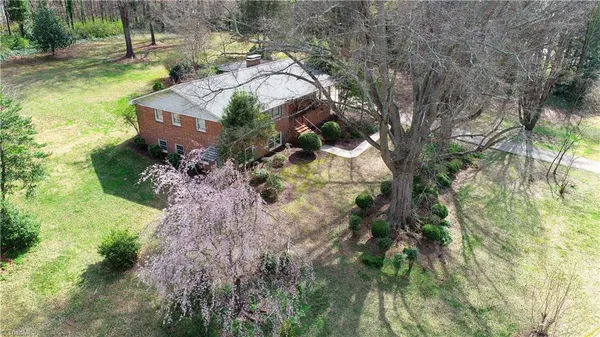 $2,295 | 1804 Strathmore Drive, Greensboro, NC 27410