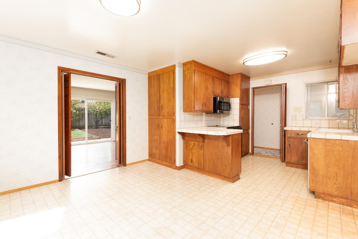7556 Bollinger Road Cupertino, CA 95014 - Photo 6 of 19 Gallery Image 6