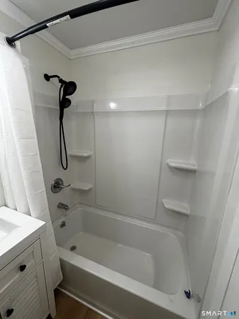 $1,700 | 222 Williams Street East, Unit 311, Glastonbury, CT 06033