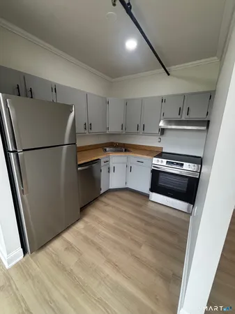 $1,750 | 222 Williams Street East, Unit 311, Glastonbury, CT 06033