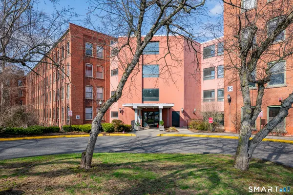 $1,700 | 222 Williams Street East, Unit 311, Glastonbury, CT 06033