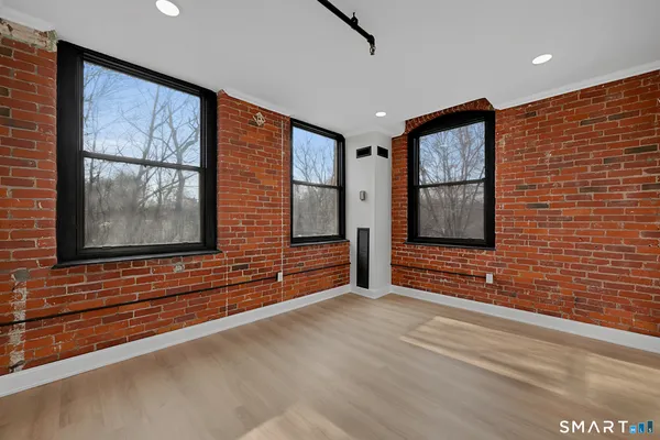 $1,700 | 222 Williams Street East, Unit 311, Glastonbury, CT 06033