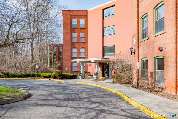 $1,700 | 222 Williams Street East, Unit 311, Glastonbury, CT 06033