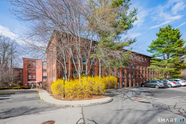 $1,700 | 222 Williams Street East, Unit 311, Glastonbury, CT 06033