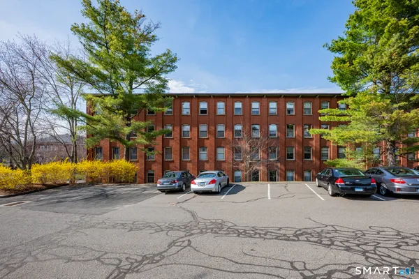 $1,700 | 222 Williams Street East, Unit 311, Glastonbury, CT 06033