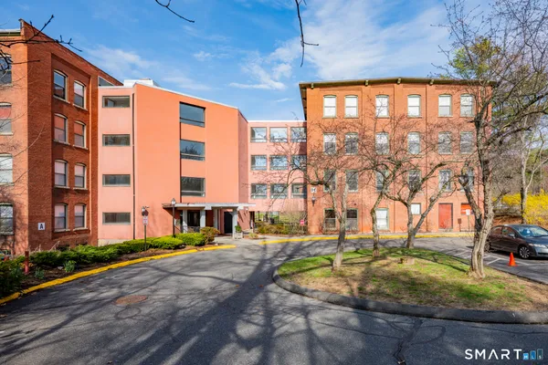 $1,700 | 222 Williams Street East, Unit 311, Glastonbury, CT 06033