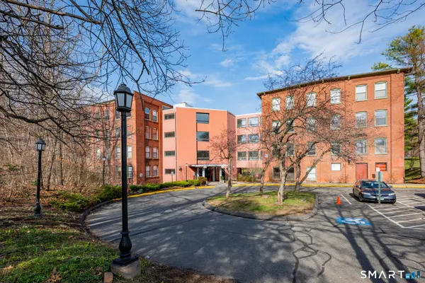 $1,700 | 222 Williams Street East, Unit 311, Glastonbury, CT 06033