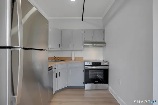 $1,700 | 222 Williams Street East, Unit 311, Glastonbury, CT 06033