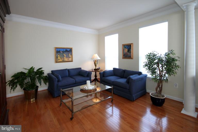 4513 Rhett Lane Fairfax, VA 22030 - Photo 15 of 30 Living Room
