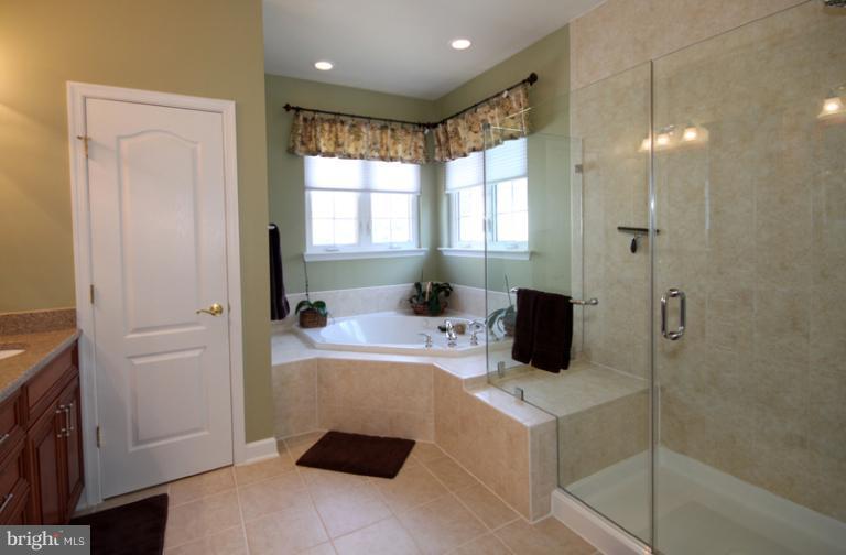 4513 Rhett Lane Fairfax, VA 22030 - Photo 19 of 30 Bath (Master)
