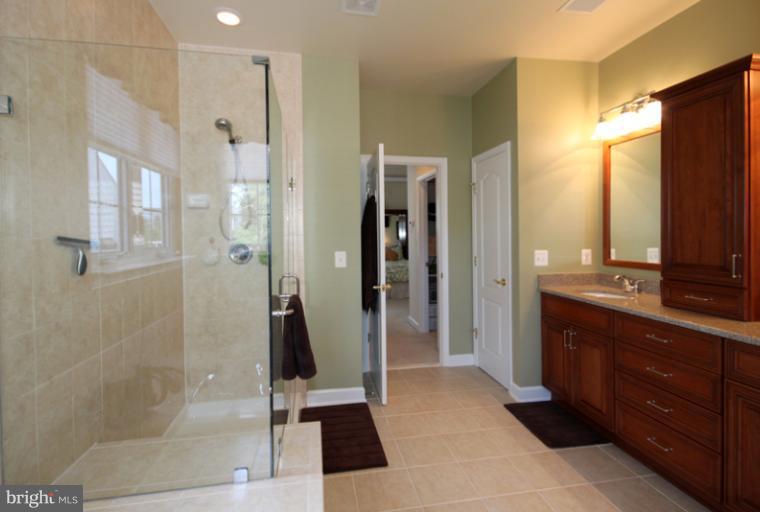 4513 Rhett Lane Fairfax, VA 22030 - Photo 22 of 30 Bath (Master)