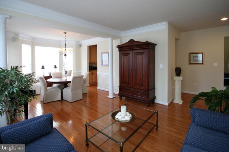 4513 Rhett Lane Fairfax, VA 22030 - Photo 26 of 30 Living Room