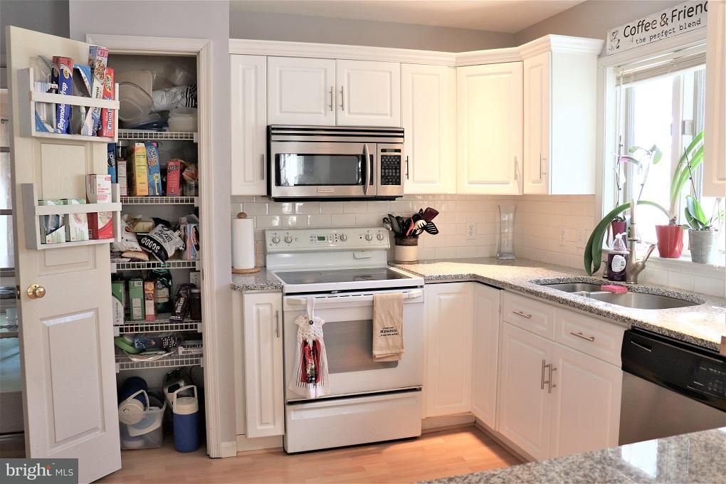 1117 Suffolk Drive Lititz, PA 17543 - Photo 18 of 47 Kitchen