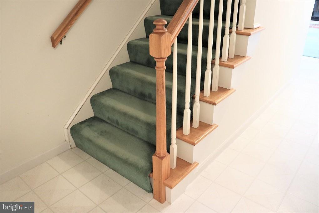 1117 Suffolk Drive Lititz, PA 17543 - Photo 25 of 47 Staircase Details