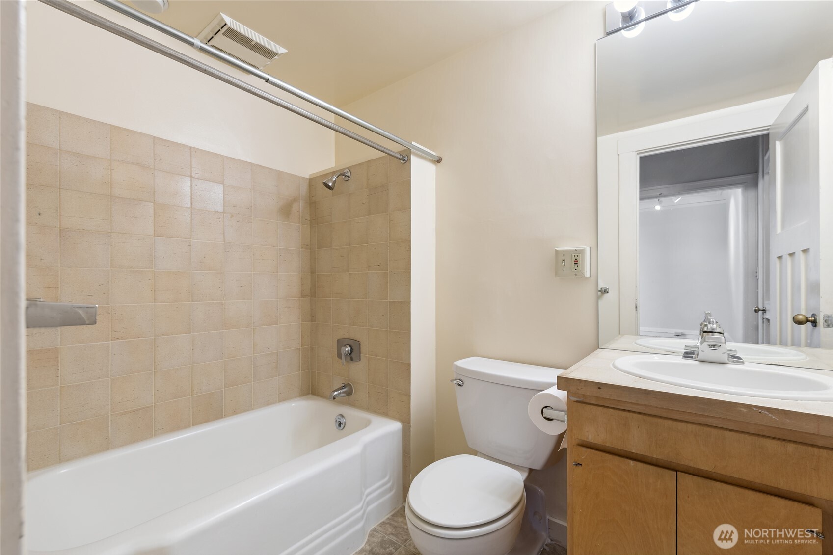 1519 3rd Avenue, Unit 801 Seattle, WA 98101 - Photo 17 of 24