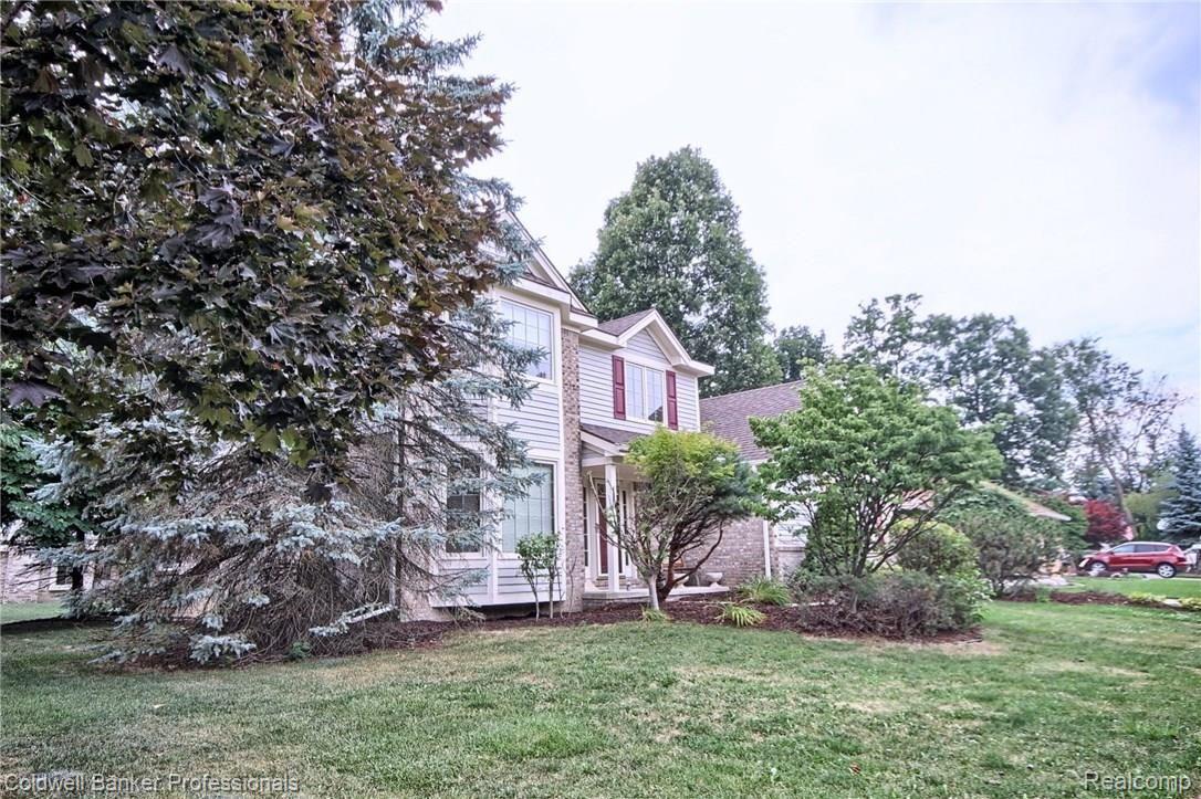 44860 Glengarry Road Canton, MI 48188 - Photo 2 of 30 Side View