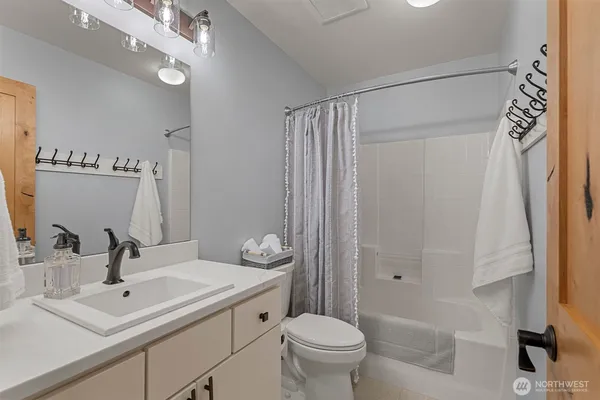 $1,240,000 | 7320 Silent Creek Avenue Southeast, Snoqualmie, WA 98065