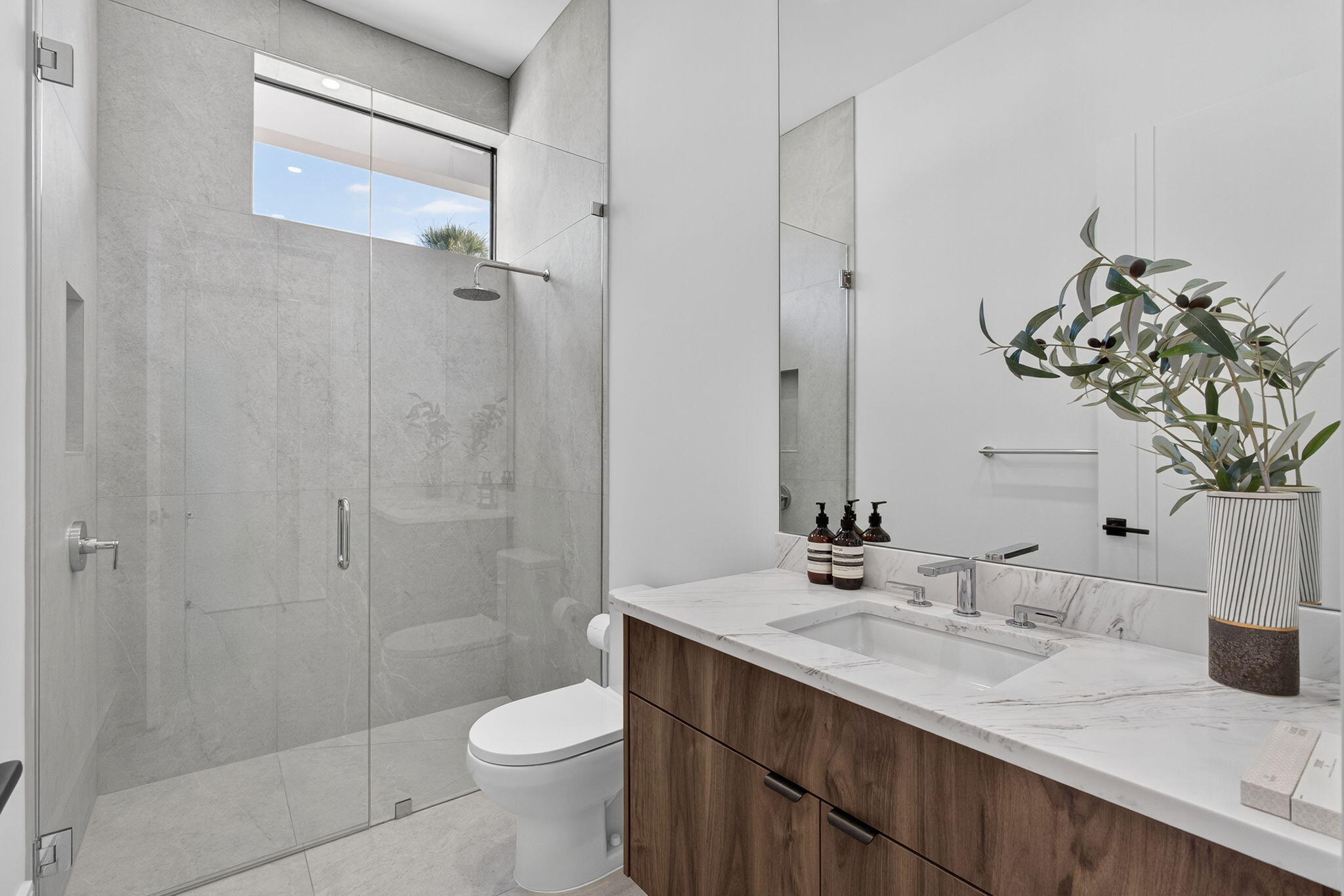 123 Murray Road West Palm Beach, FL 33405 - Photo 22 of 62 Bathroom for offfice/5th Bedroom