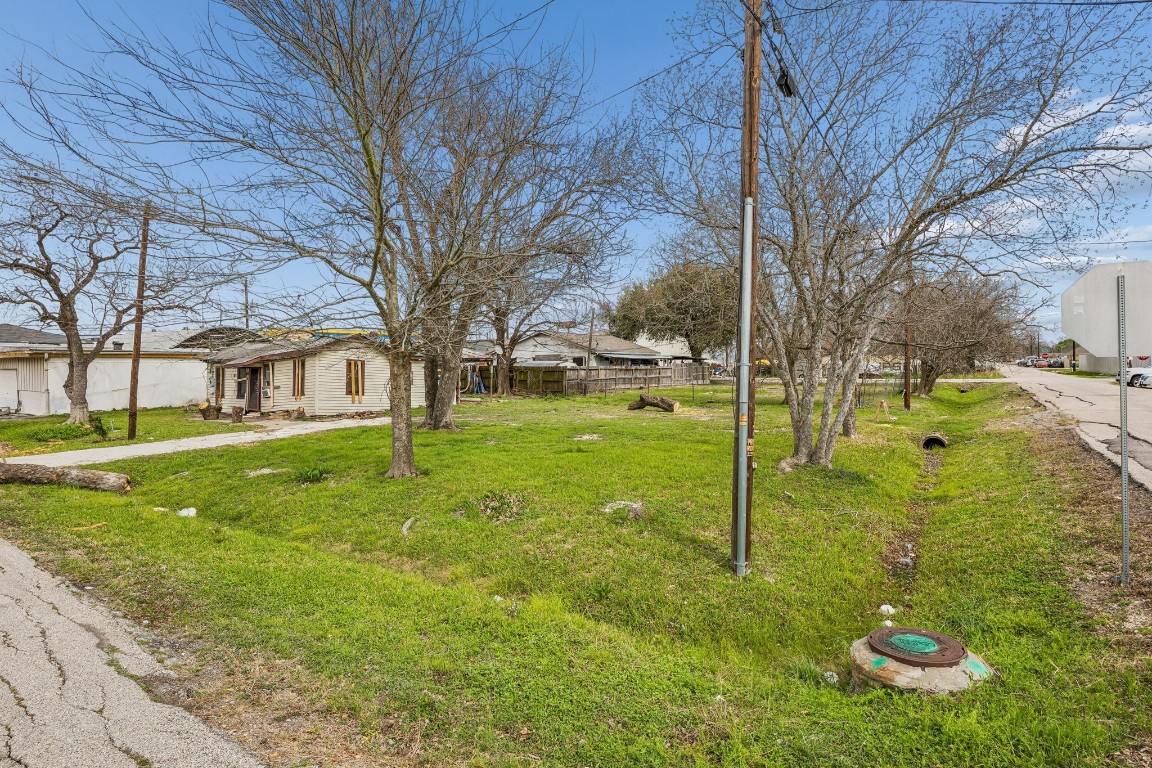 4107 B Street Houston, TX 77072 - Photo 12 of 15 a view of a house with a backyard